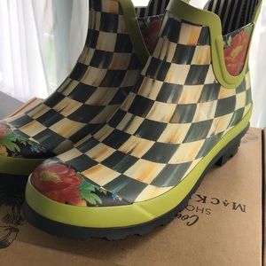 Mackenzie Child’s Courtly Check Flower Market Rain Boots 9